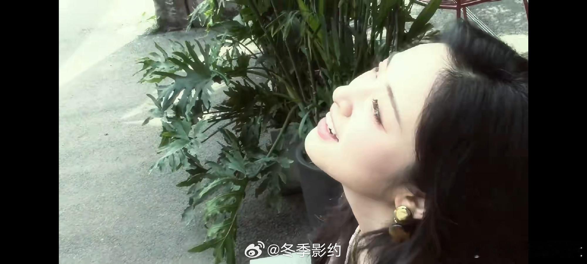 徐若晗拍的沈月徐若晗镜头下的沈月也太好看了吧，自然又灵动，没有刻意摆拍的感觉，