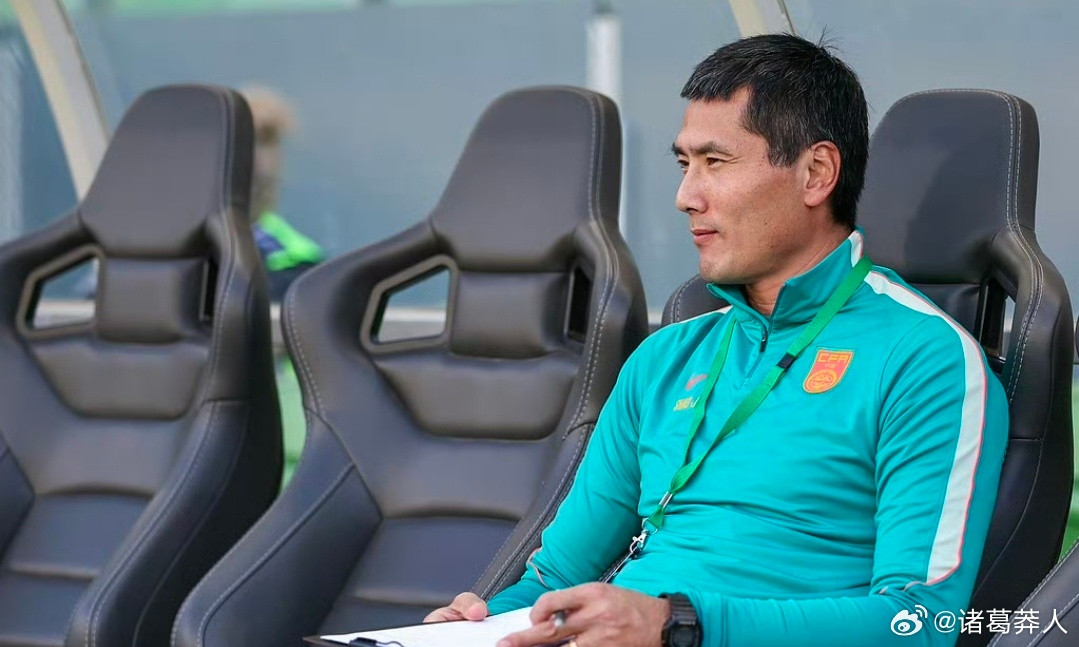 国足0比2喀麦隆多和非洲队踢对抗节奏拉上来