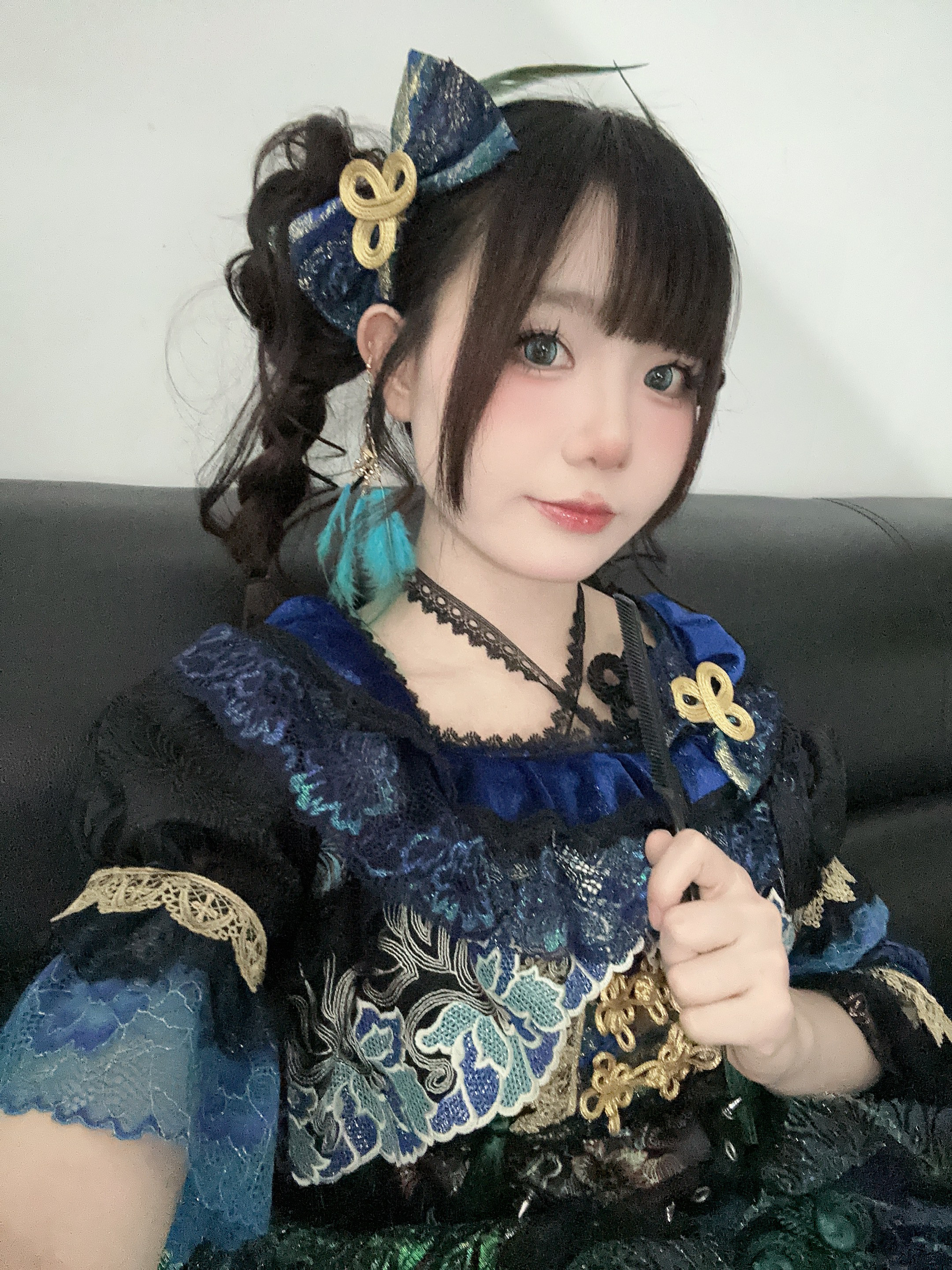拍摄当天摄影师：头头看镜头我：我看着啊摄影师：？我：我看着呢摄影师：你这个美瞳看