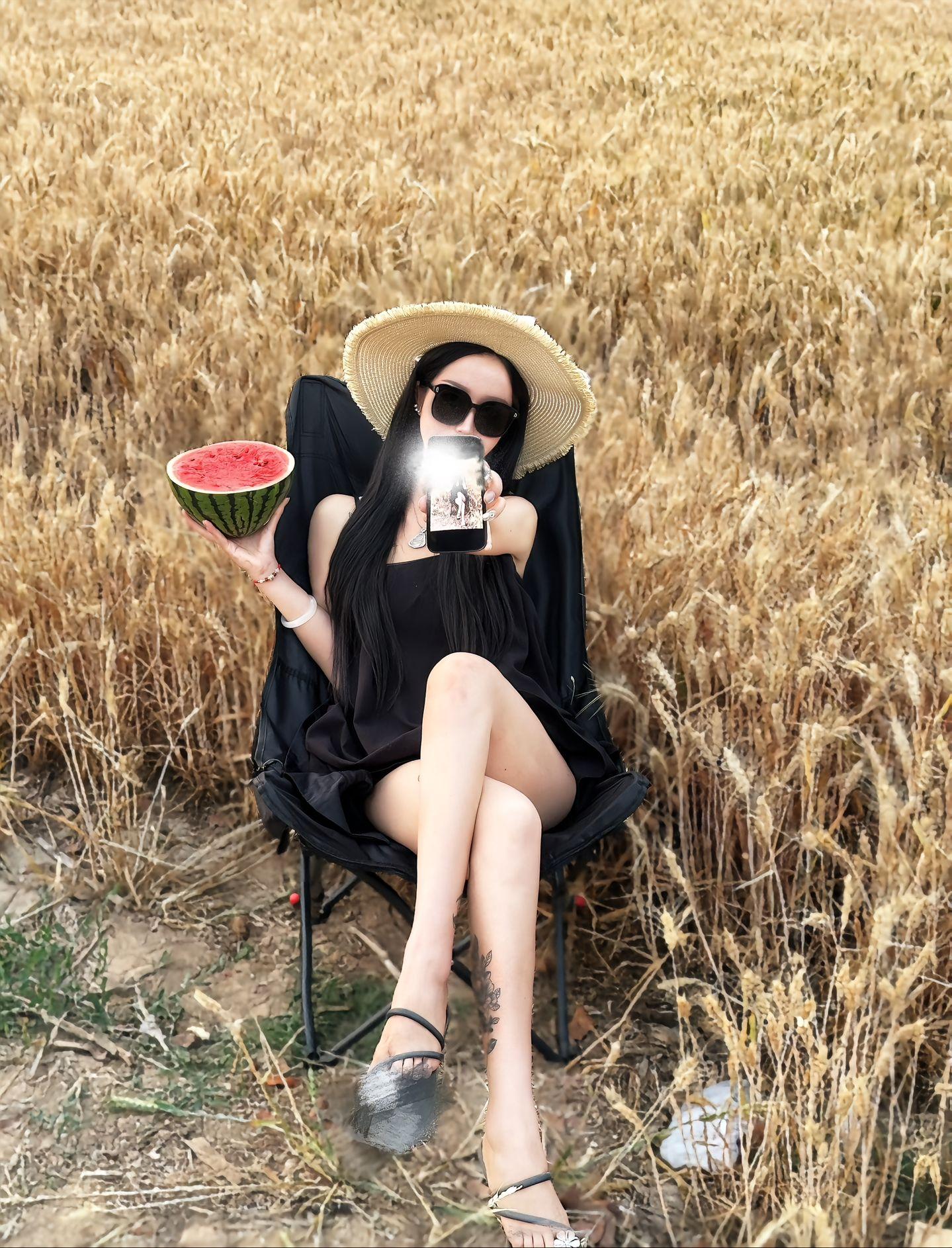 好好干吧 上班还能挣点生活费 不上班就成了窝囊废 七苦八难是生活 苦尽...