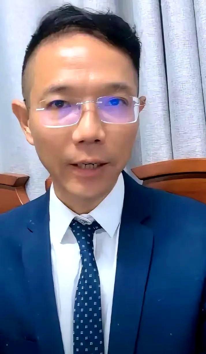 谁能想到，这场博弈里最致命的“武器”，竟是李律这把看似不起眼的“钝刀”！对