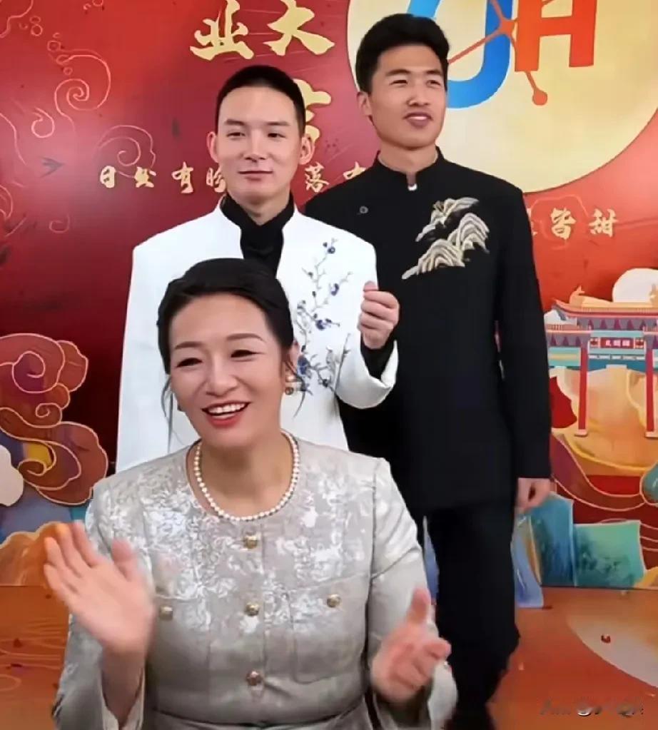 谢浩男，暴露了！他小时候的应该太可爱了，因为小时候自己个头小打不过其他小朋友，
