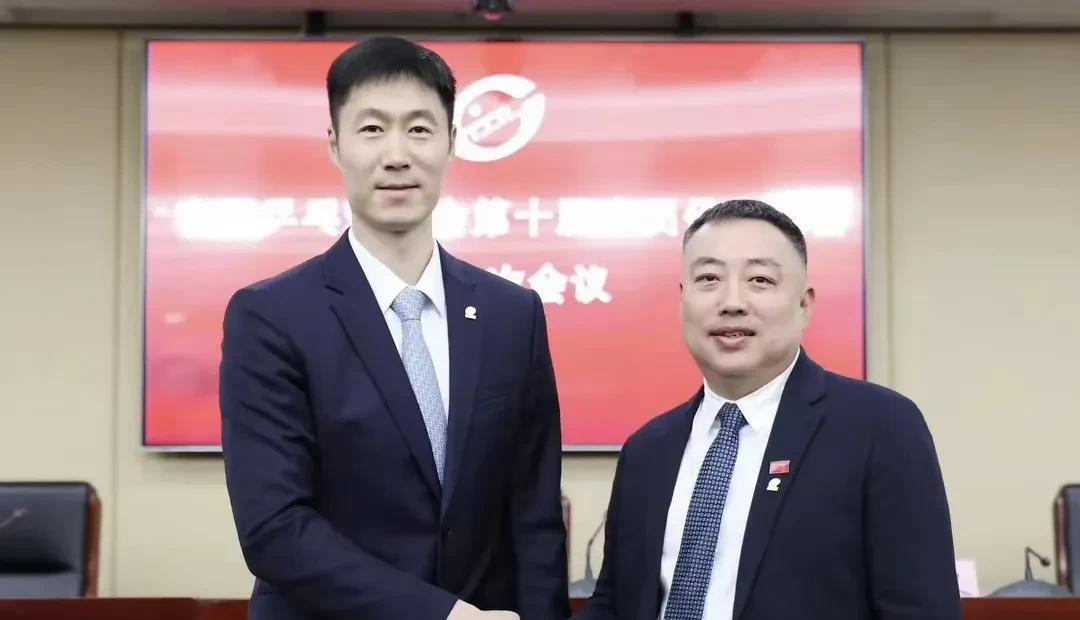 刘国梁应该退出政治了。Wtt是他的他应该只搞商业了WTT是国际乒联的，办赛事