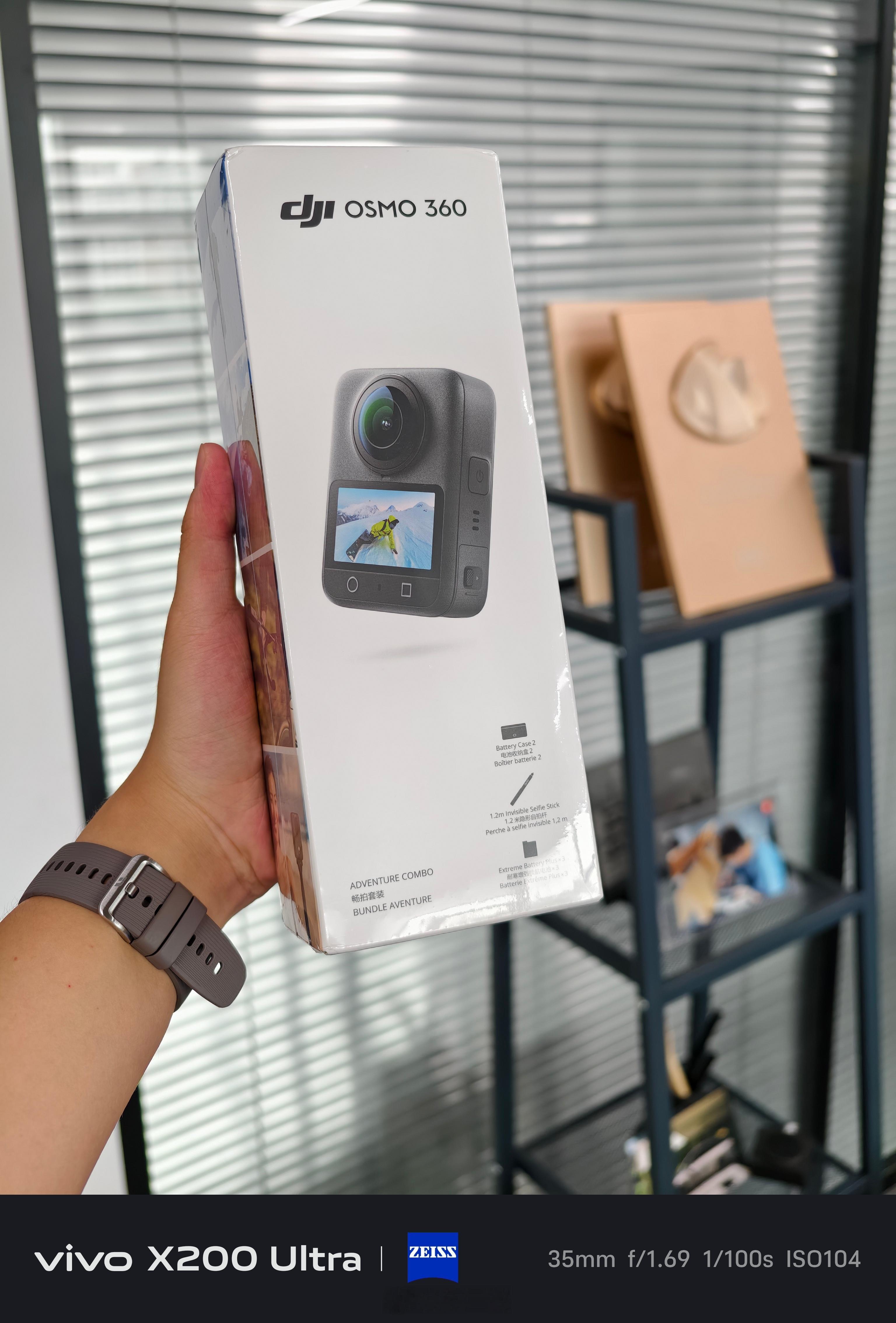 新买的大疆OSMO360全景相机到了，畅拍套装国补后到手3230元，套装里包含