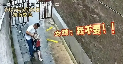 光天化日强拽女童！醉汉小巷施暴反掏红包封口，路人怒吼解救引爆全网怒火