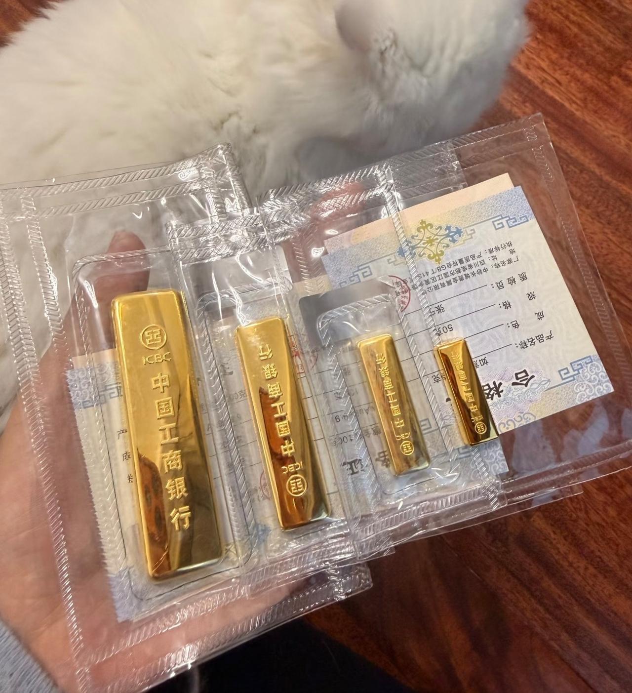 一觉醒来金价又失控了我刚查了一下，彻底懵了。昨天还在968块，今天唰一下掉