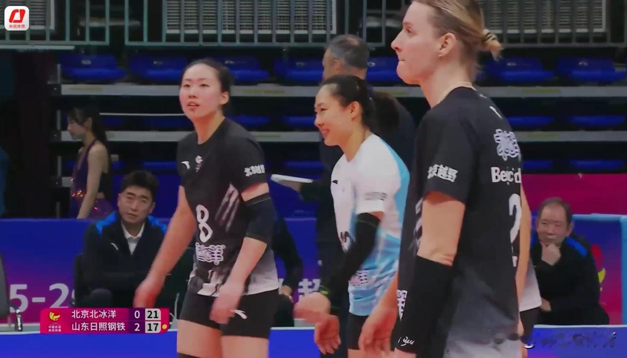 31岁的天津老将刘立雯在北京女排表现出色，主接40个一传的她是北京女排3-2逆转