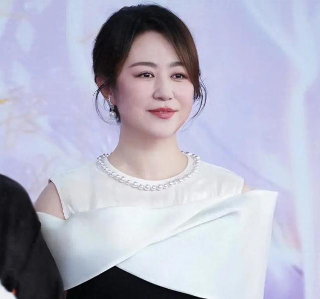 沈腾《欢迎来龙餐馆》点映总票房破亿，马丽包30场支持由沈腾主演的新片《欢迎来龙