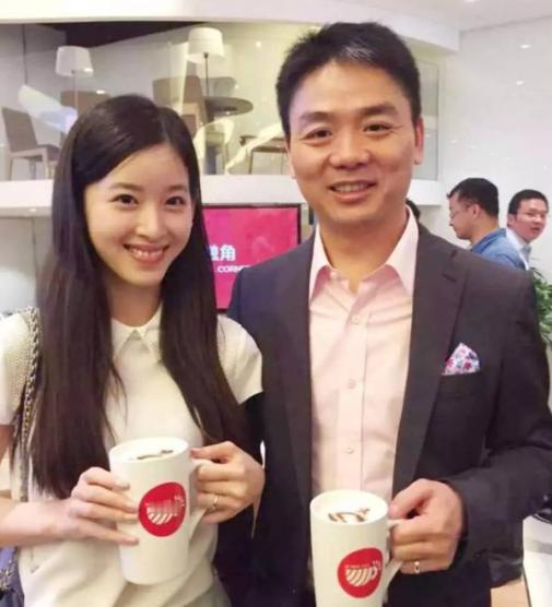 1992年，刘强东680分考上中国人民大学，1994年，伍继红692分考上中国人