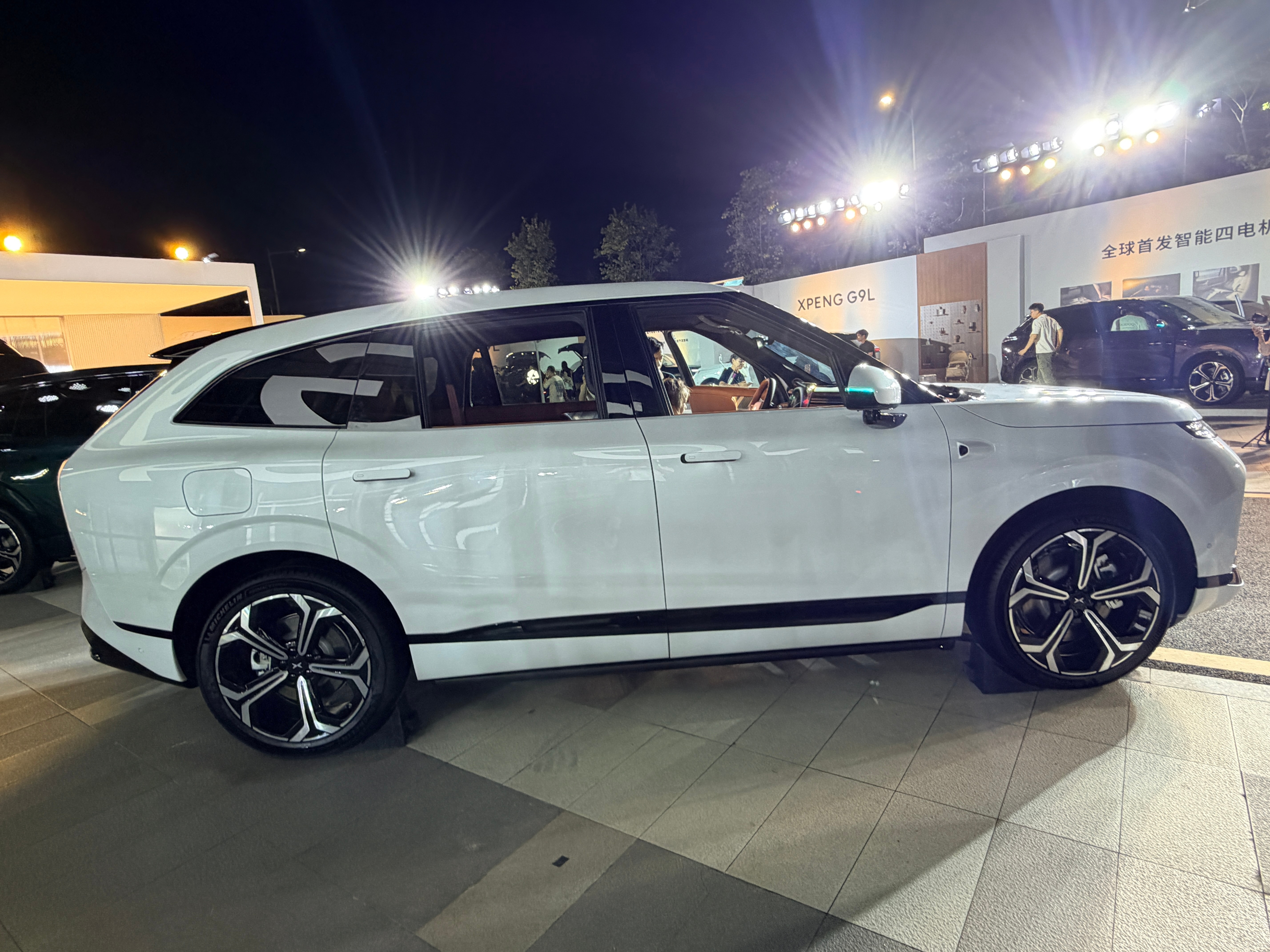 小鹏G9L预售25.98万元起你们听我的，就买白色，比他们主打的颜色好看很多小鹏