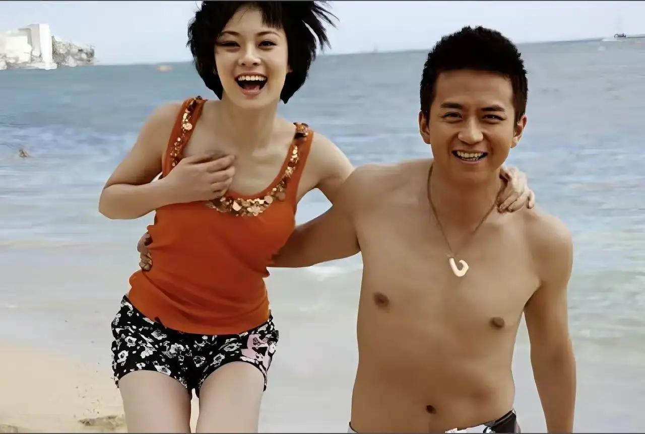 2005年，孙俪眼看与邓超恋爱的事瞒不下去了，索性回家全盘托出告诉母亲，母亲邓丽