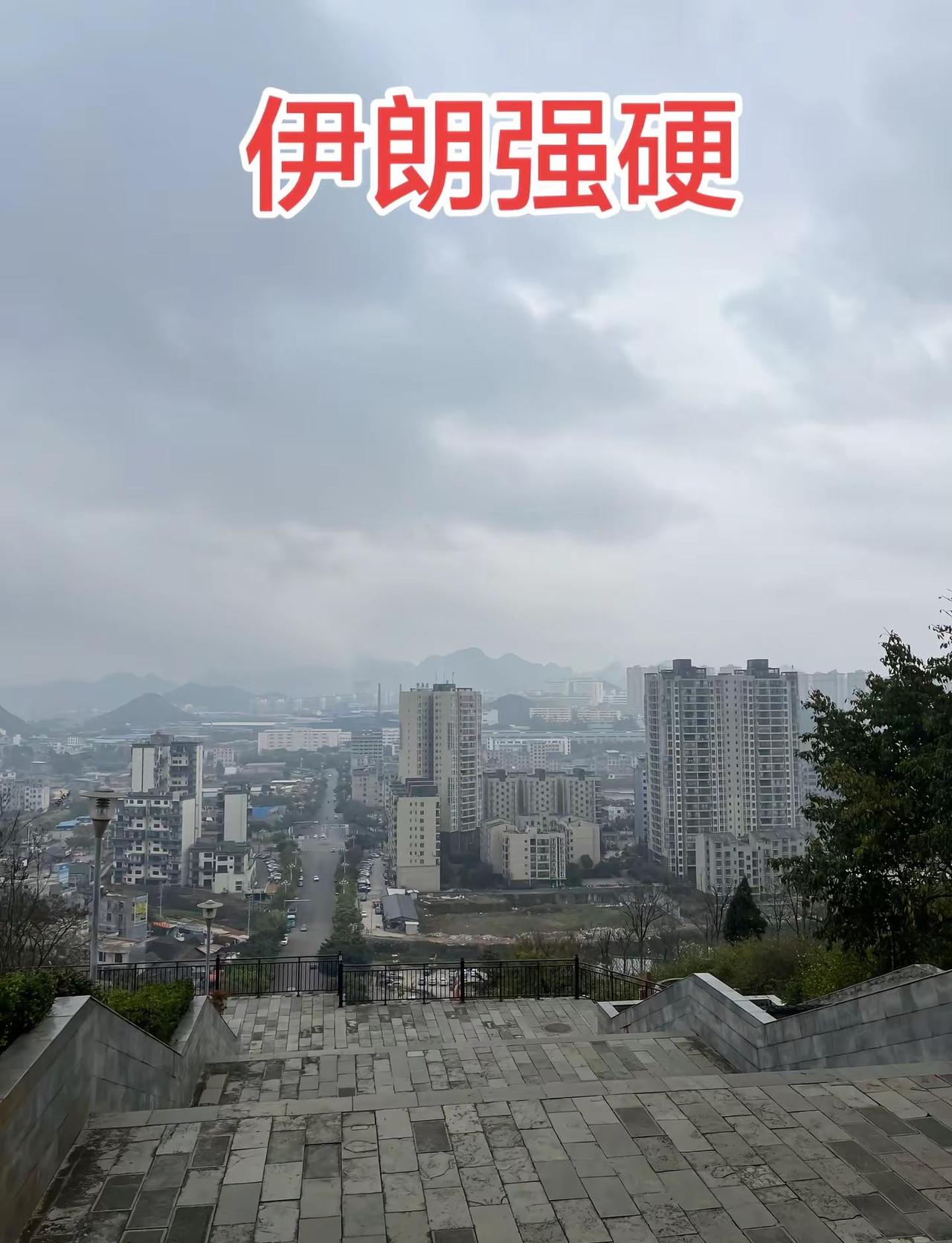 山顶观城爬山看城市天际线城市爬山路线推荐