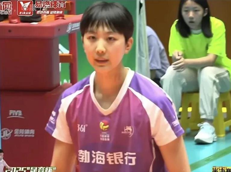 天津女排陈博雅这个腼腆的小姑娘，有实力但被国家女排赵勇主教练忽略，我山东同事说，