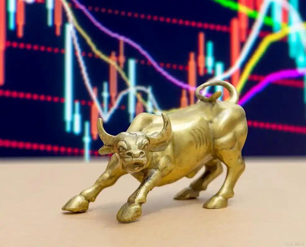 缩量三千亿，内资从净流入到净卖出，双创冲高后跳水，种种迹象表明，有些人需要清醒和