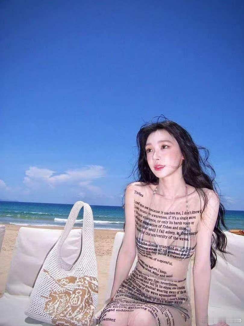 易梦玲自曝腰围53cm易梦玲真的特别自律啊拍照这么出片是因为瘦吗