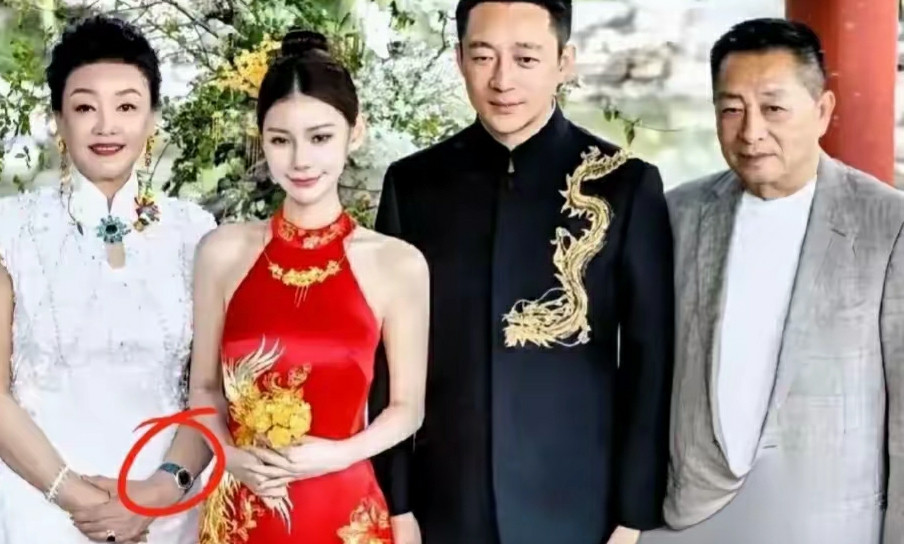 看这四个人似乎各有心事
