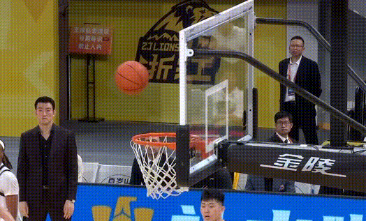 王洪泽这前场板真硬啊，一手小策应也很香，罚球也越来越稳健了，广东队目前领先对手1