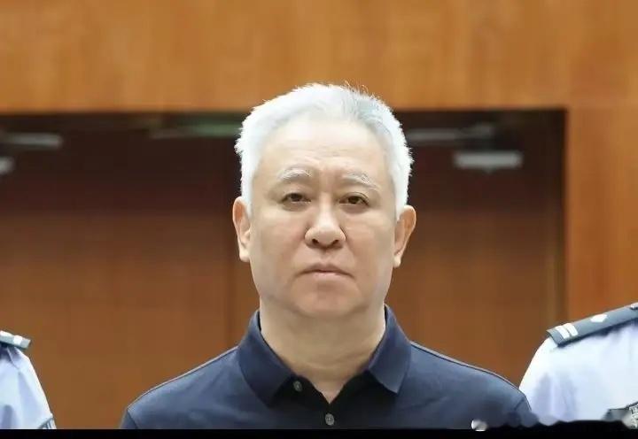 王健林比许家印还大4岁，天赋和机遇决定了一个人的上限，而家庭决定了一个人的下限。