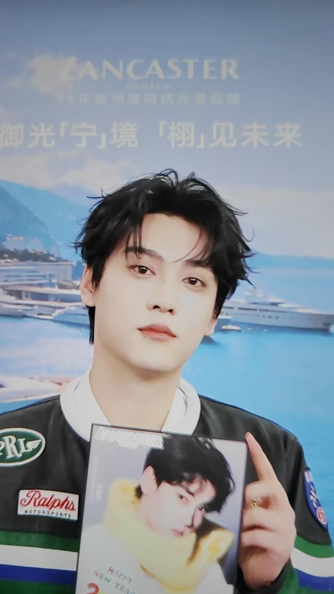 🌹你的笑容是我最美的风景，愿永远守护你的每一个瞬间。