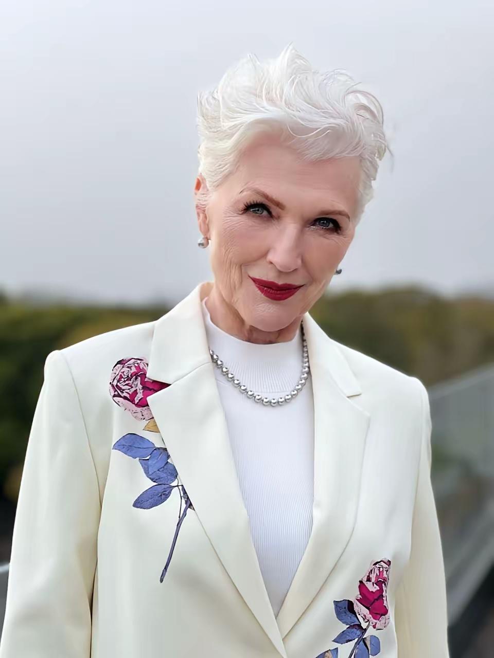 马斯克母亲梅耶·马斯克这话，算是把当代女性的清醒说透了：“最硬的底牌不是漂亮、有