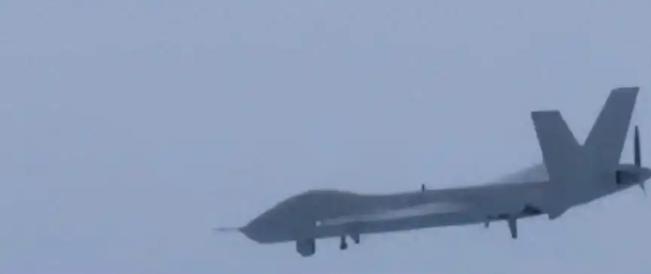 日本导弹刚到位，我无人机就飞越上空察看，直-20T抵达福建针对性突击演练。 