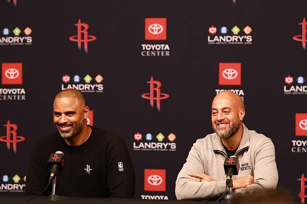 火箭队的管理层被CBSSports评为NBA休赛期第八，以下是拉斐尔·斯通今年休赛期的最新操作：♦️