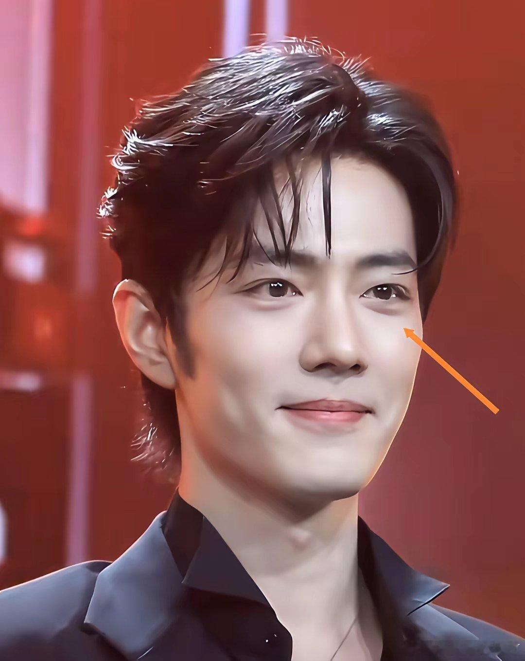 谁懂啊眼眶里的眼泪承载了多少心酸，可能只有肖战自己知道肖战凭借《得闲谨制》获得大