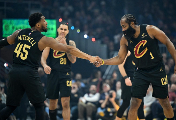 真心提问，骑士打老鹰好打吗骑士的体型和跑动能力感觉跟老鹰有些差距，有没有兄弟