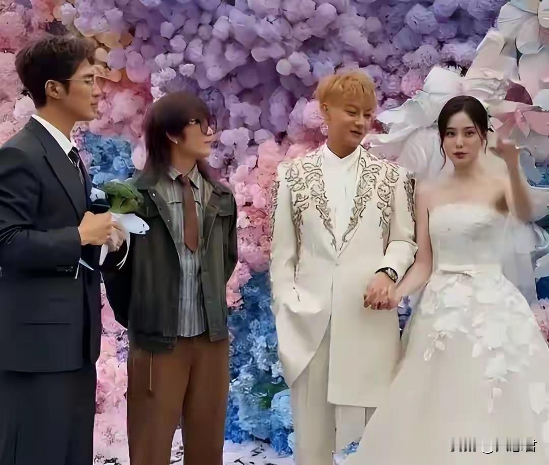 最近娱乐圈真是好戏连台，吃瓜群众都要忙不过来了。黄子韬和徐艺洋的婚礼办得那叫