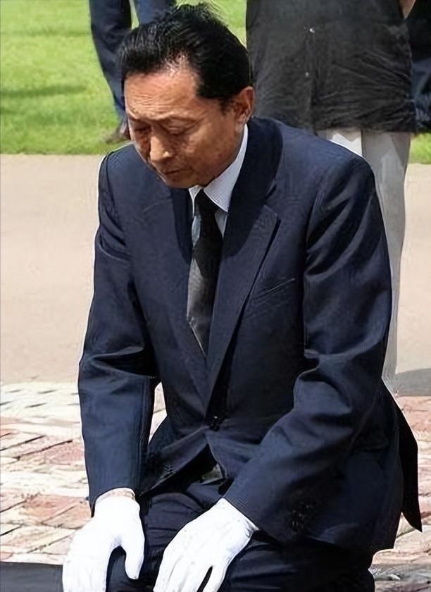 鸠山由纪夫儿子：我已请父亲取消出席中国的抗战胜利纪念活动。8月28日，北京那边