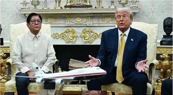 菲媒：中国给了我们什么？近期菲律宾接连遭遇台风以及洪水，其不由的想到了中国，毕