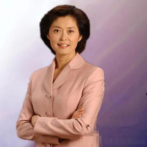 网上还在不断的说，敬一丹老师病重，脑溢血在IC0抢救，躺在IC0近一月了，说退了