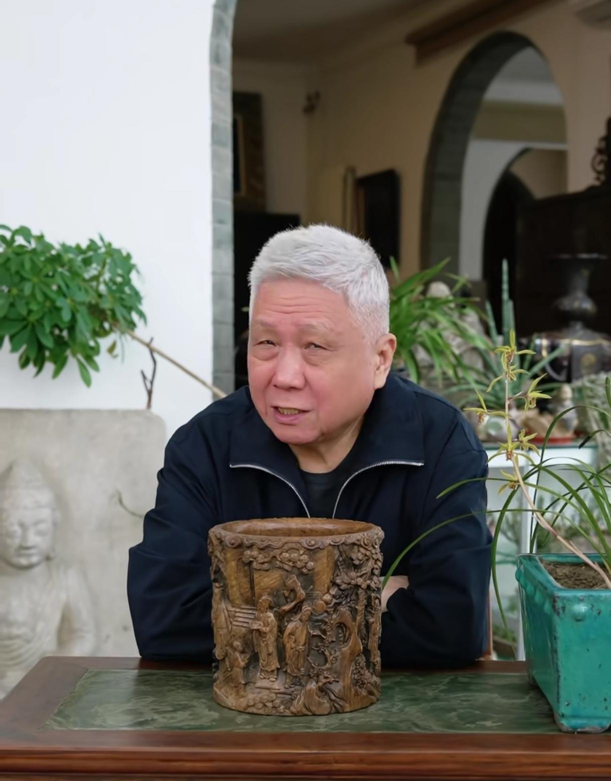 【[烟花]一筒藏八雅】：清康熙黄花梨高浮雕“八爱”笔筒赏读🍀马未都先生手