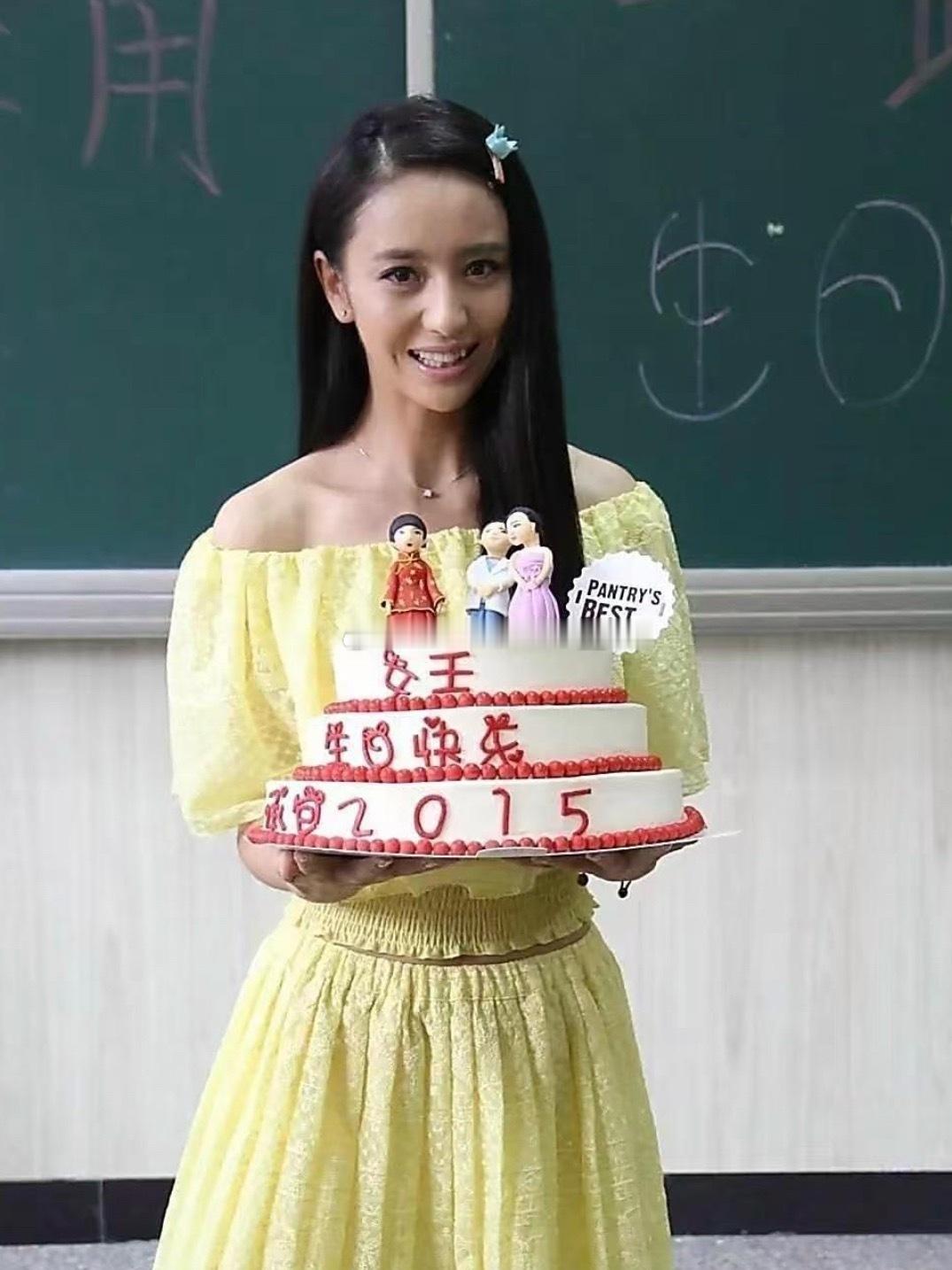 佟丽娅十年前这种无美颜滤镜的生图反而更美了