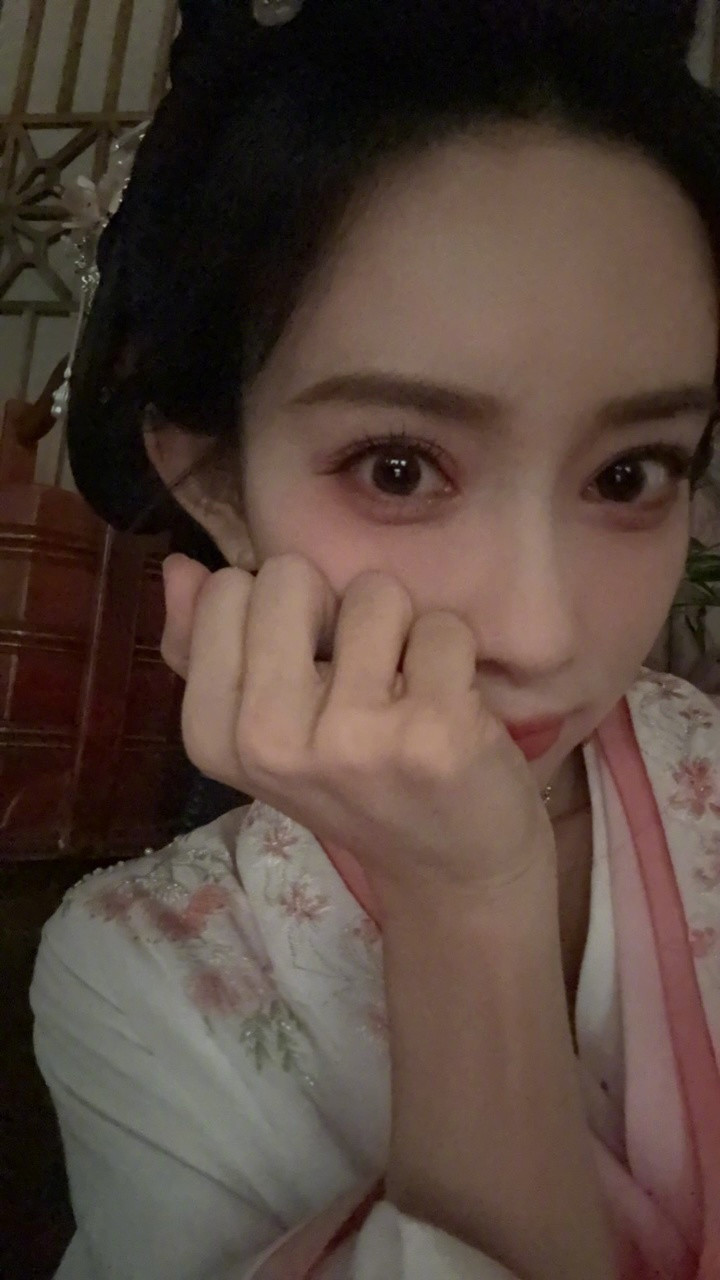 孟子义误闯天家舞蹈越跳越远在复制粘贴的时代，你是手写的诗