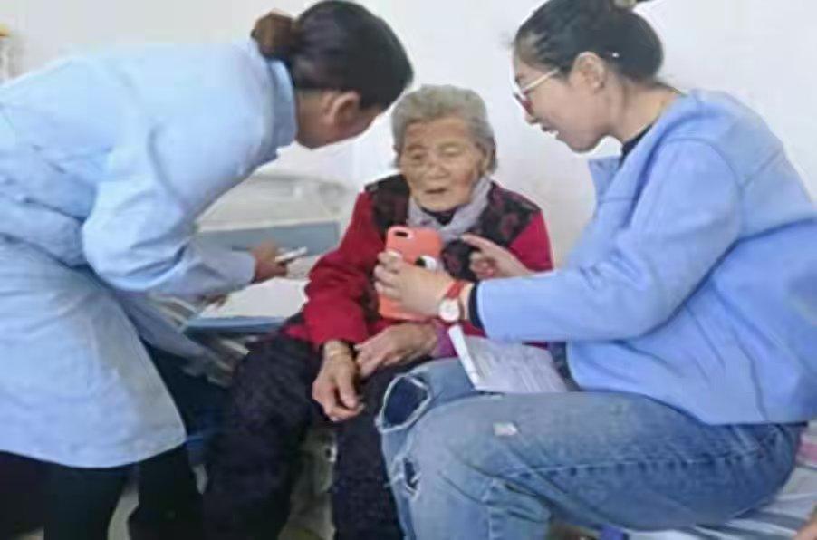 今天是7月30日，距离往年养老金调整补发到账的惯例窗口，已经整整晚了一个多月。