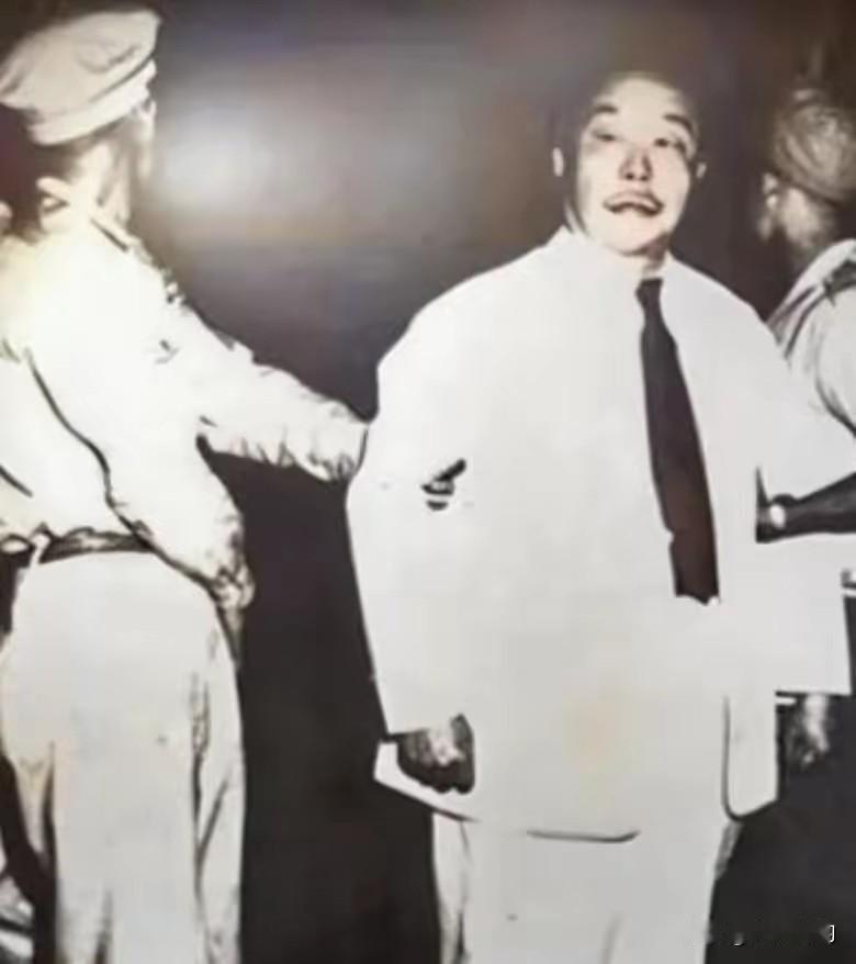 1950年6月18日，国民党上将陈仪被执行枪决，行刑前，蒋鼎文让士兵端来酒食，陈