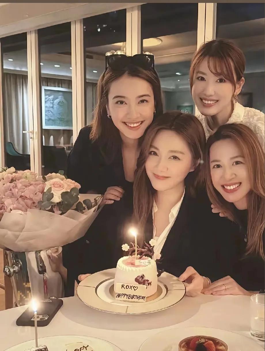 汤洛雯越来越漂亮，今天是她39岁生日。有姐妹陪一起庆生，发现港女星就是那种很有松