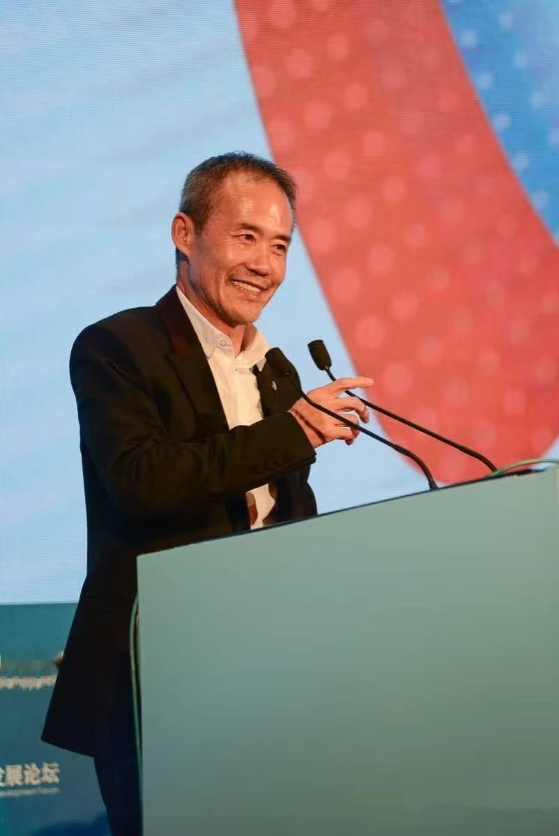 我查了一下王石和万科这些年的纠葛，不查不知道，一查我唏嘘了原以为他交棒后