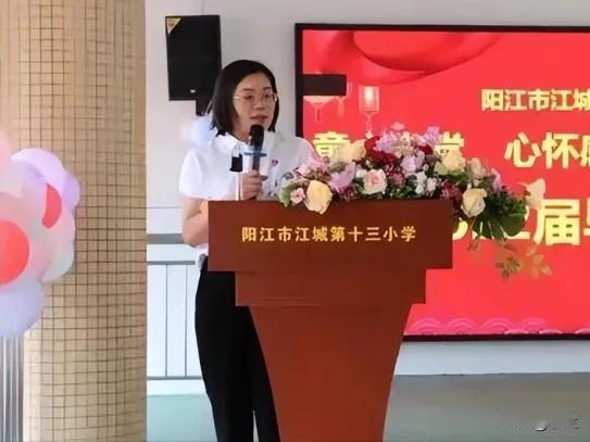 广东省阳江市江城第十三小学的雷月香周末上了热搜！她是出生在1975年，有着本科文