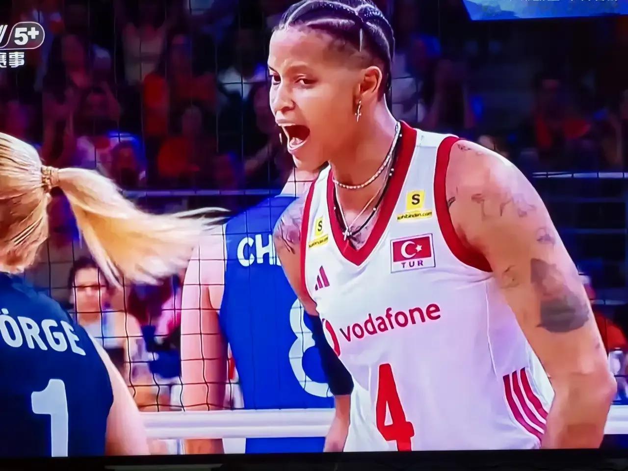 中国女排输球原因，瓦尔加斯动作像男人，脾气粗暴甚至还不尊重人世联赛总决赛半决赛