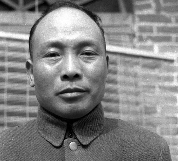 1945年，毛主席突然收到一封极其嚣张的投诚信：“我王劲哉要去延安，只剩个光杆司