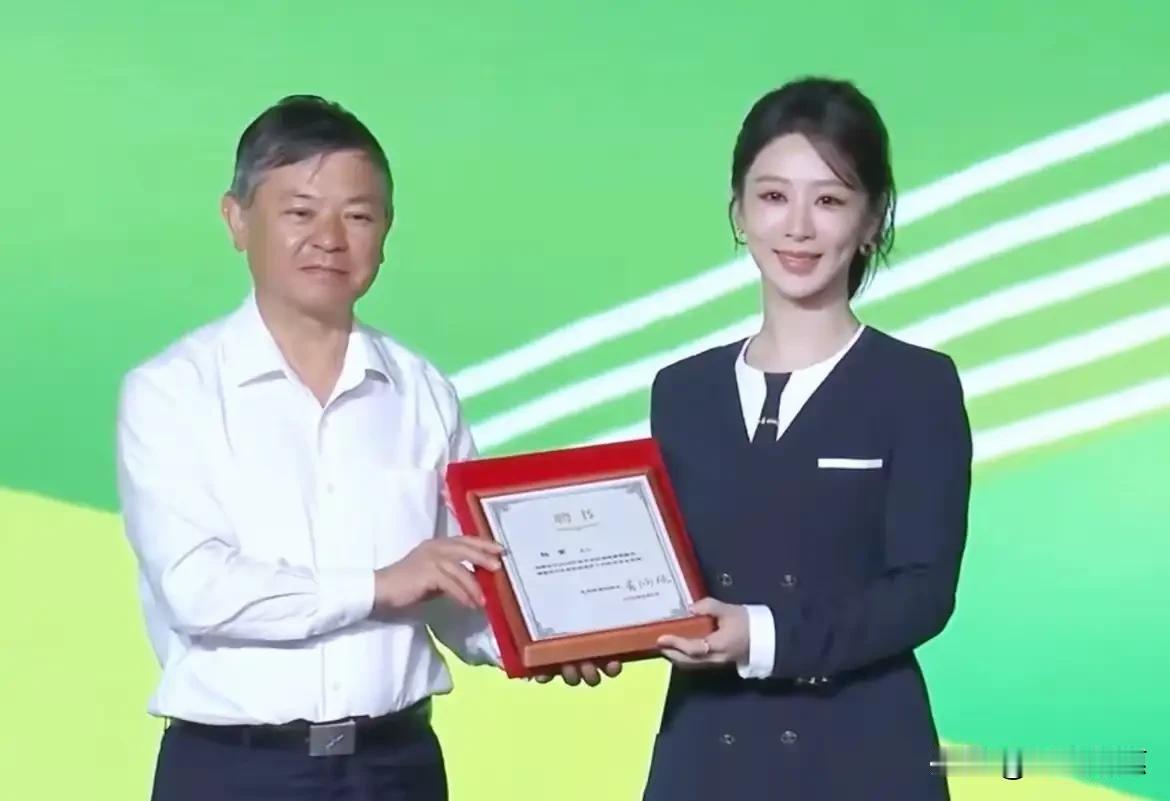 看到“杨紫”俩字上热搜，我第一反应是：又有啥恋爱瓜？还是新剧定档了？结果