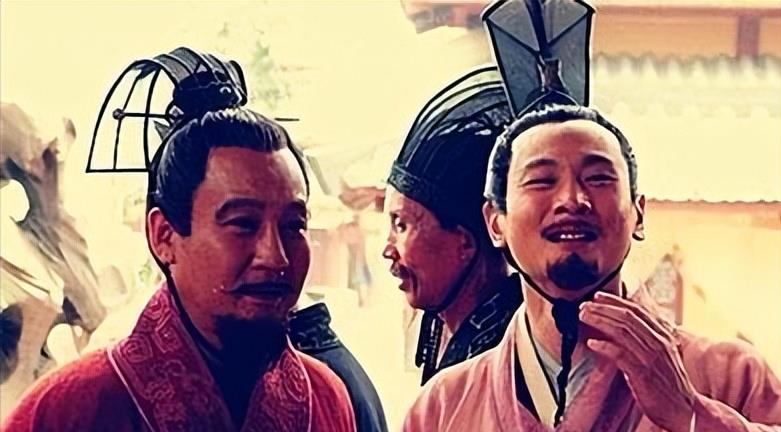 公元前131年，窦婴因涉嫌伪造先帝遗诏以弃市罪论处，并斩首示众。而在府中听到消息