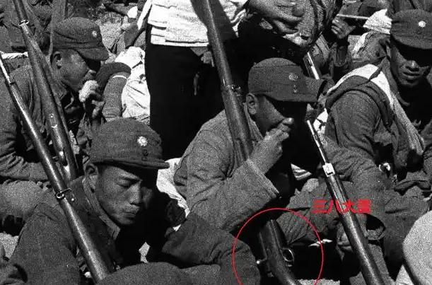 1937年徐海东伏击日军卡车，满车牛肉罐头看懵战士！鬼子的肉竟全是抢来的？