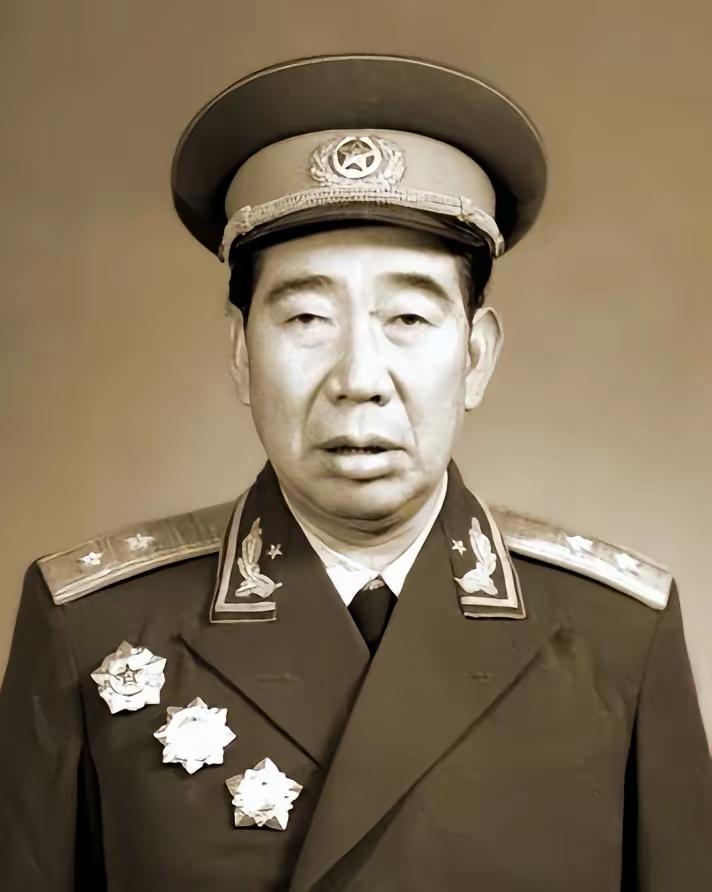 1955年，全军大授衔，一个正在学校当校长的中年人，算来算去，觉得自己最多混个少