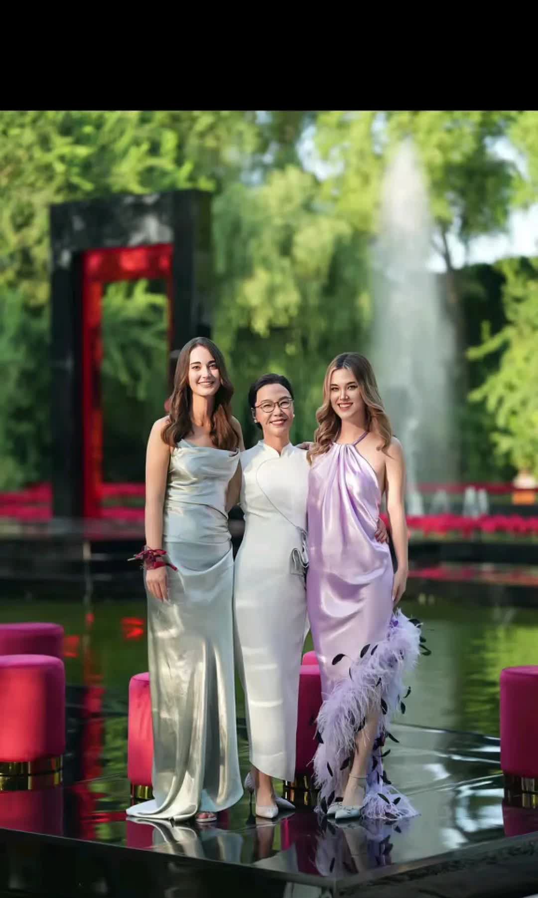 李国庆二婚妻子张丹红的女儿这么大了，混血儿真的是漂亮，张丹红当年从北大毕业不久之