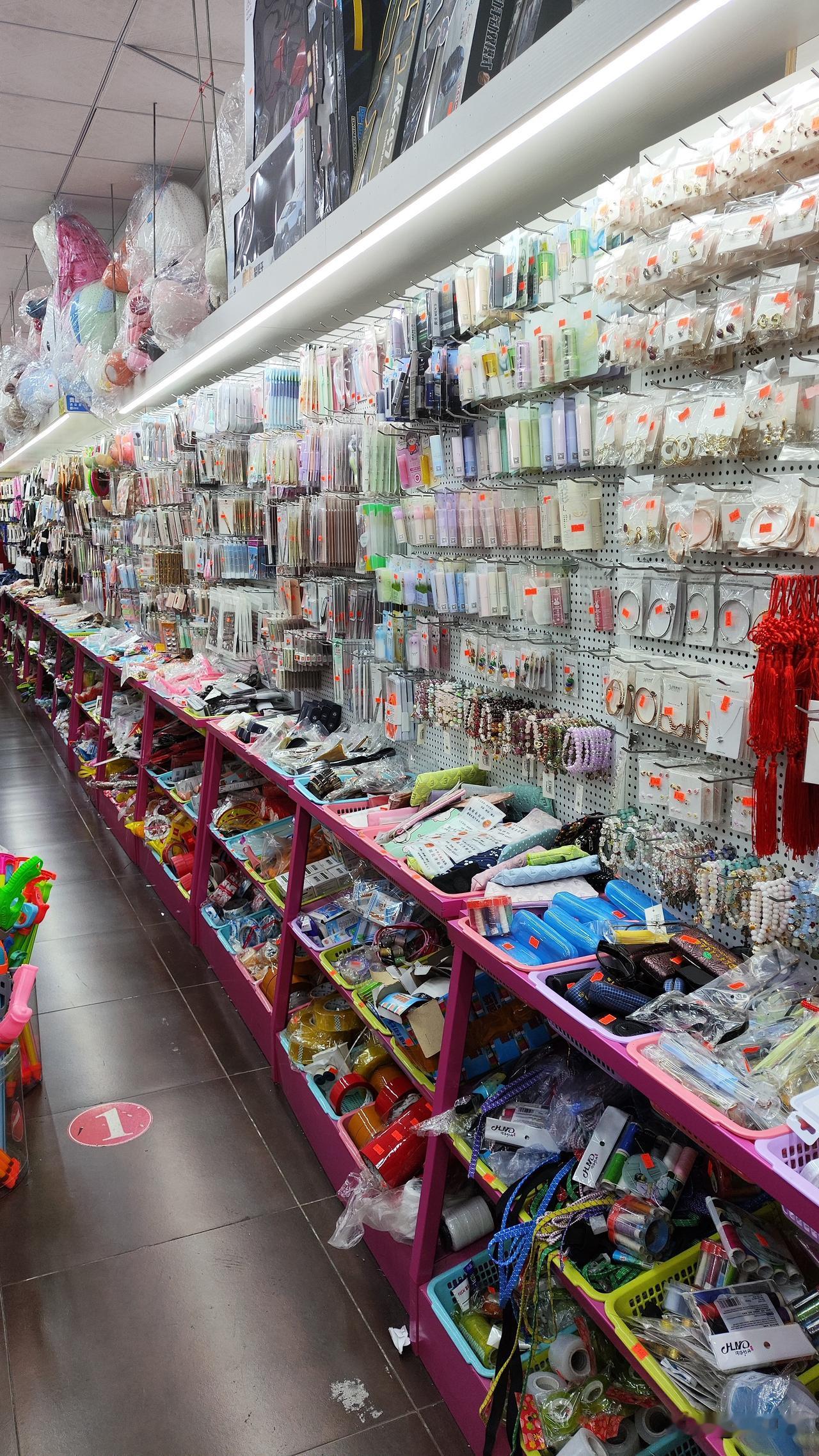 一朋友是做淘宝的，但是他没有货源，从阿里巴巴一件代发，合作了几年，一直合作顺利，