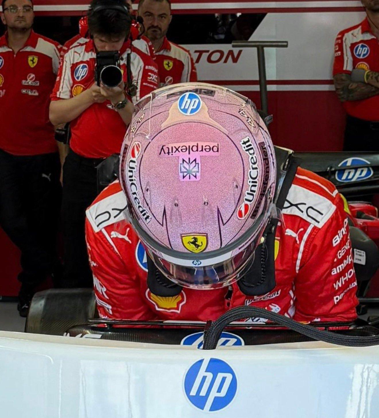 F12026f1摩纳哥大奖赛汉密尔顿的粉色头盔
