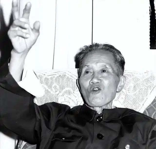 娄山关战斗结束后，孔宪权因身负重伤留在贵州休养。党组织准备了300块大洋，托付当
